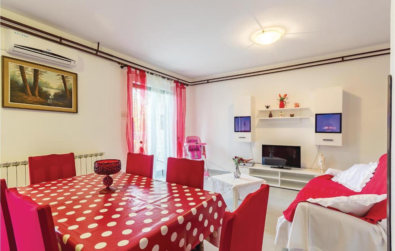 3 Bedroom Beautiful Apartment In Медулин Екстер'єр фото